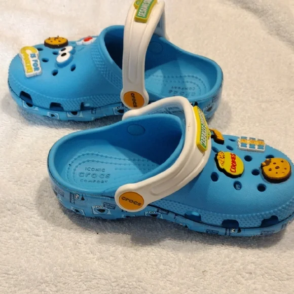 Crocs Sesame Street Blue and White Sandals with Fun Cookies Monster Badges. - Picture 4 of 4